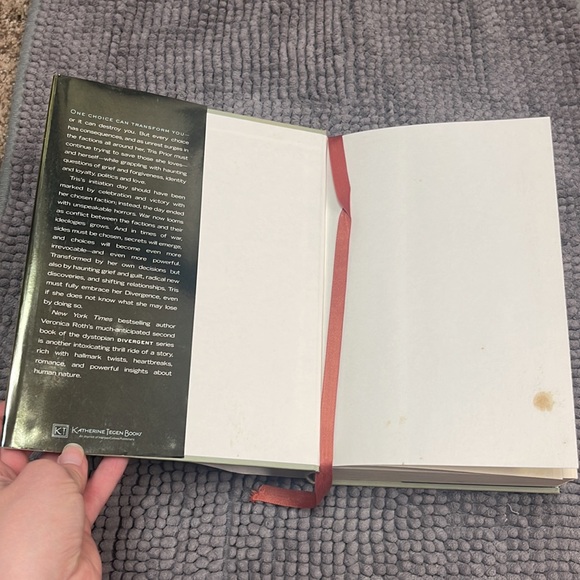 Insurgent by Veronica Roth Collector’s Edition Hardcover book - Picture 2 of 12